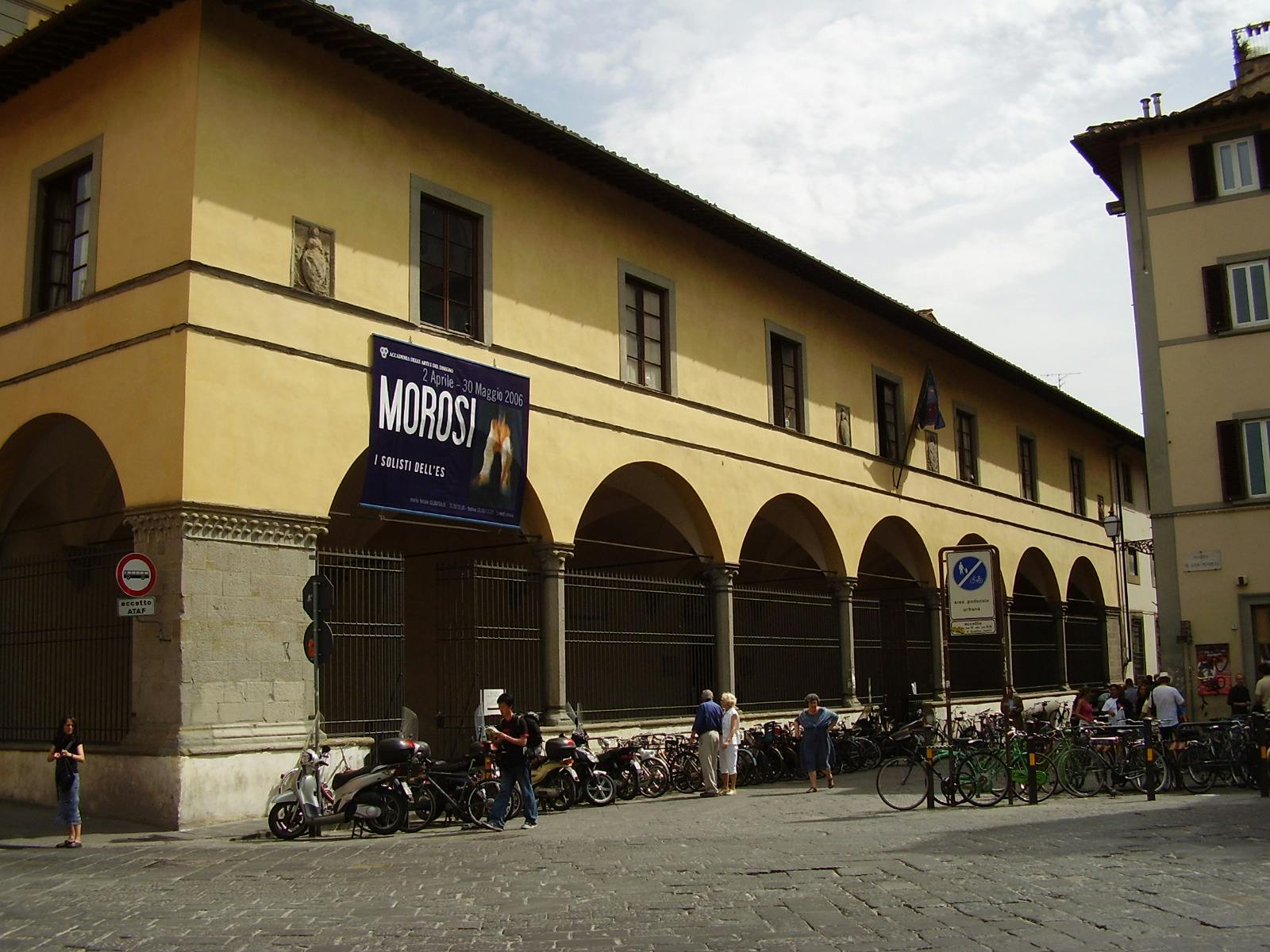 Fasáda Galleria dell'Accademia s její markýzou