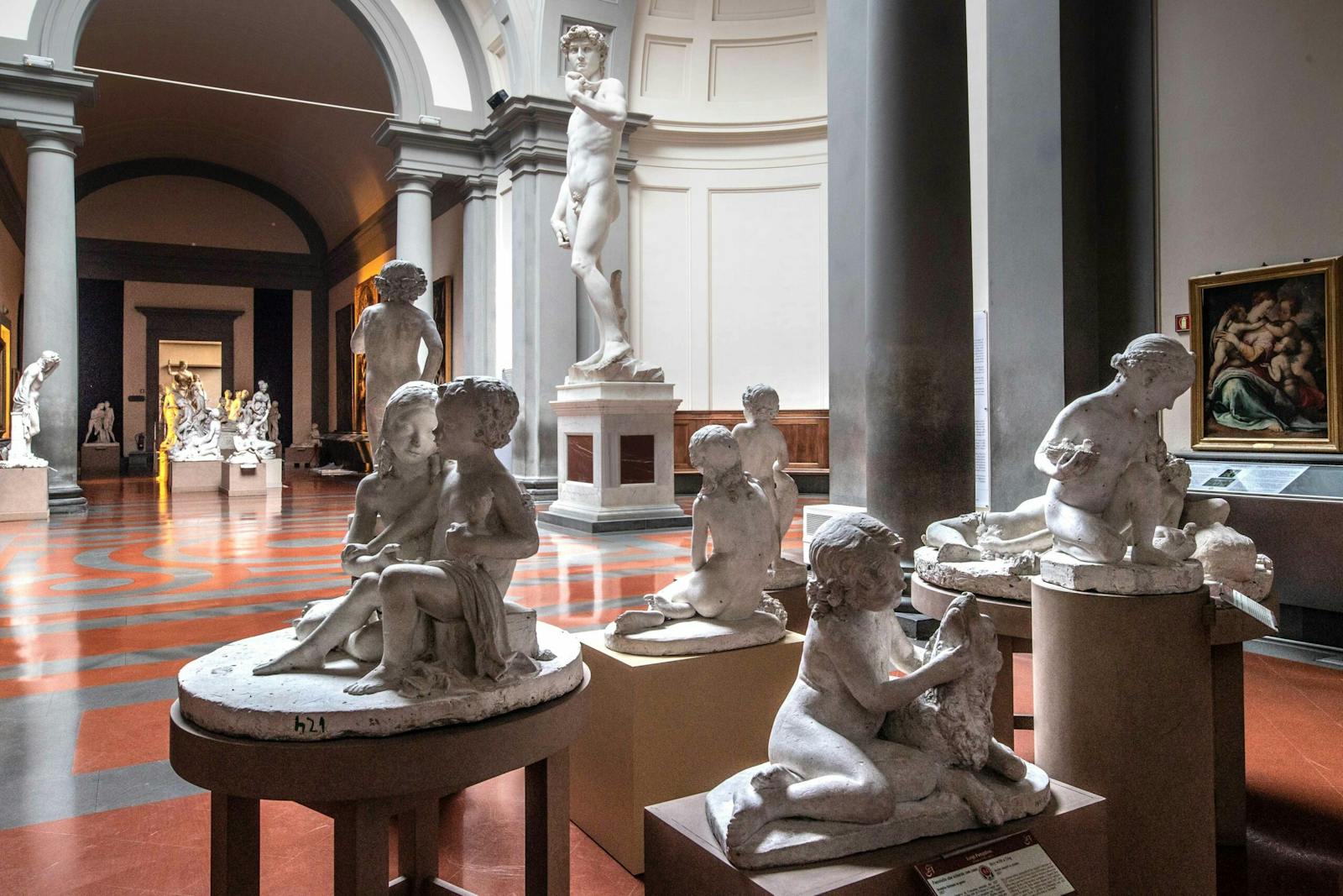Antika statyer i Galleria dell'Accademia