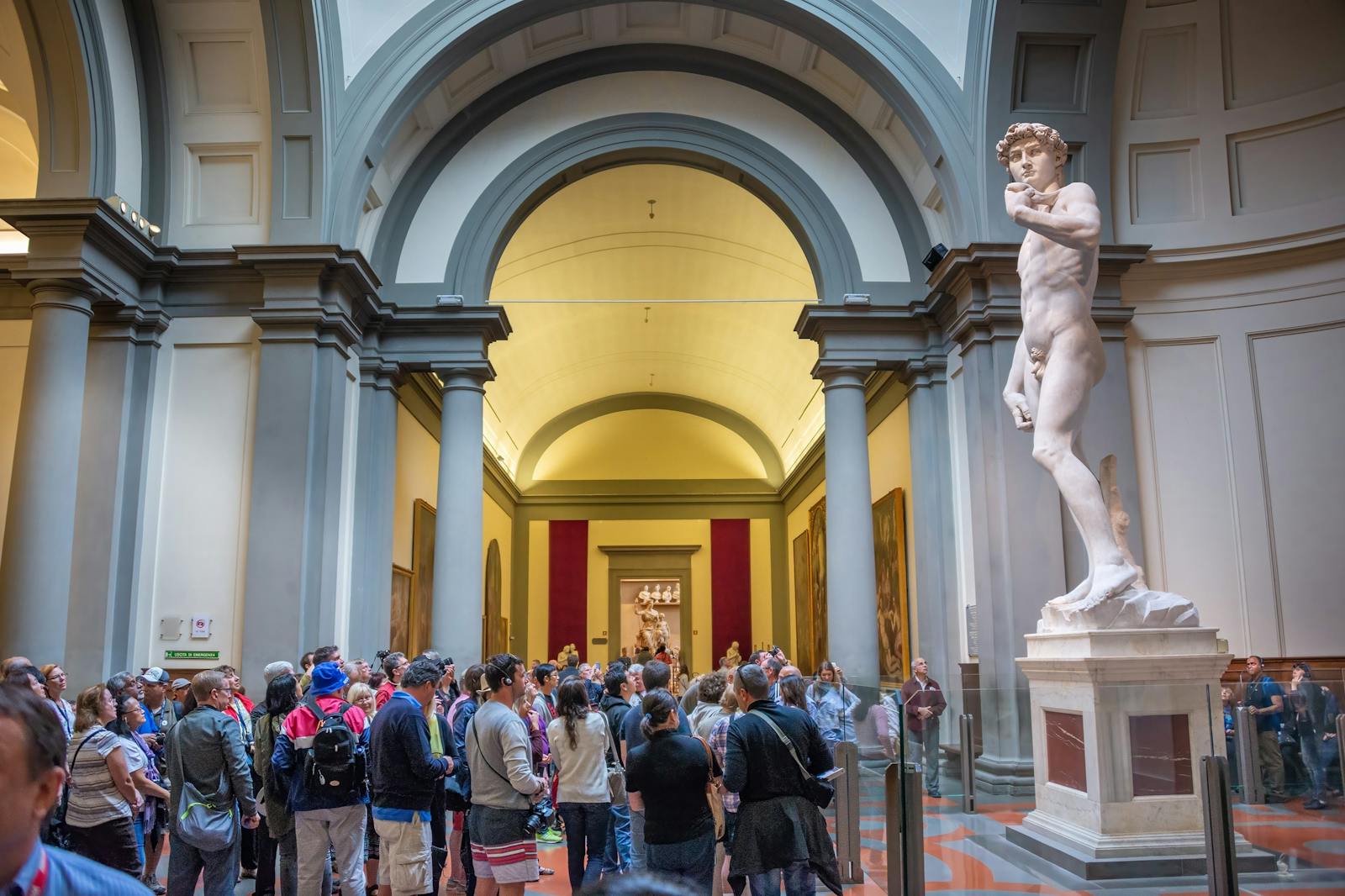 Galleria dell'Accademia 中的大卫雕像